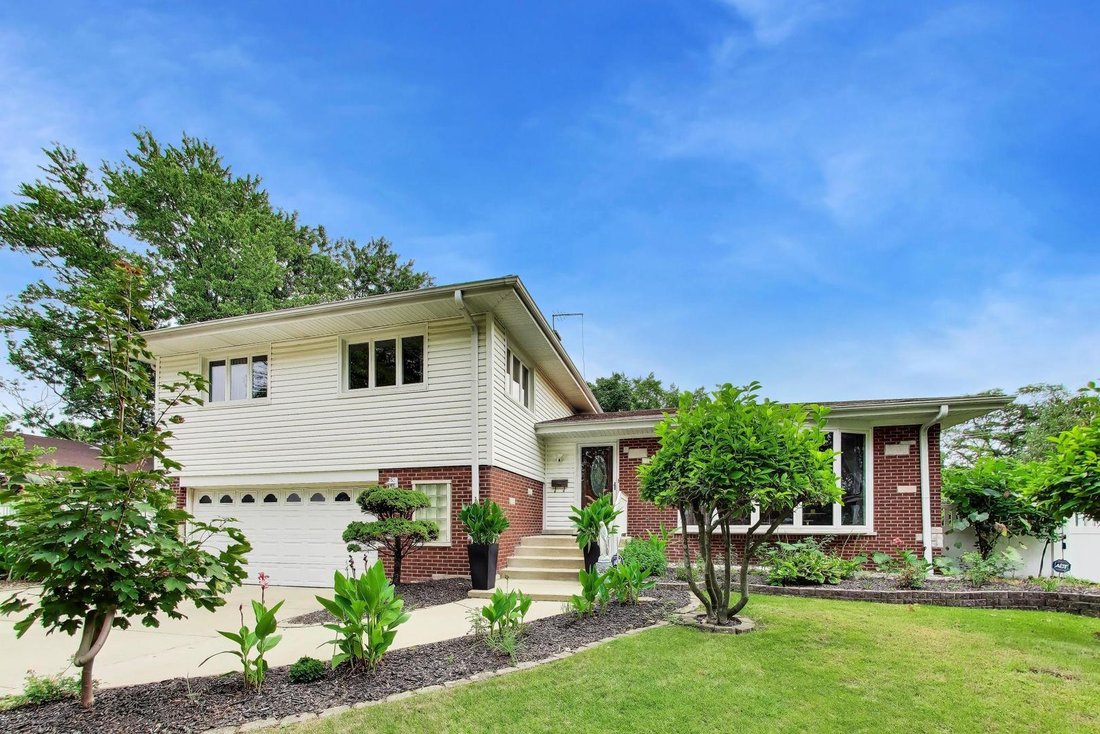 House in Mount Prospect, Illinois, United States 3 - 18975019