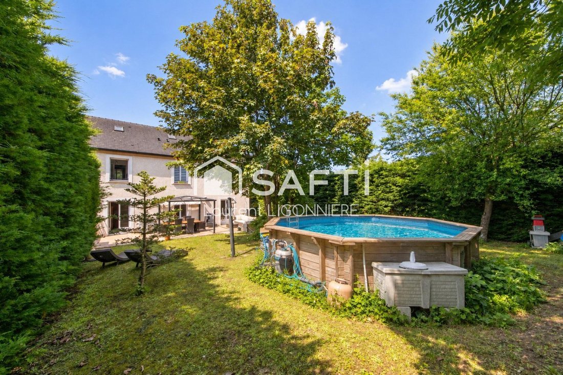 House in Mandres-les-Roses, Ile-de-France, France 1 - 18979877