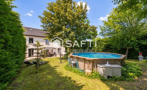 House in Mandres-les-Roses, Ile-de-France, France 1