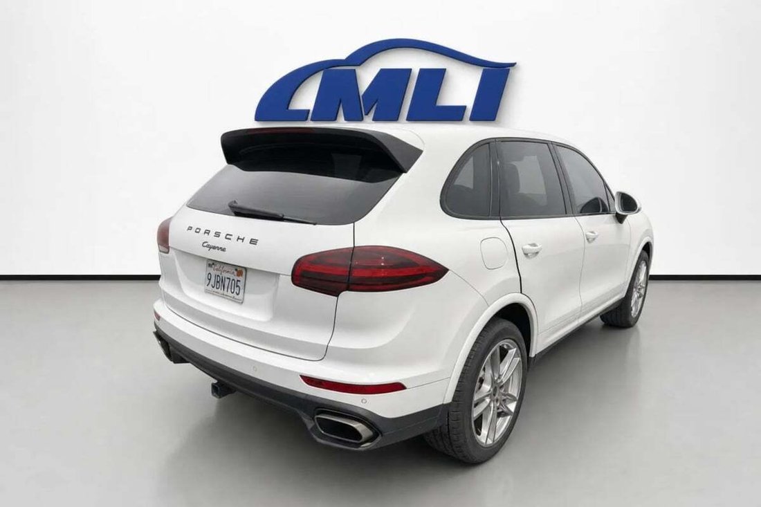 Suv in Irvine, CA, United States 5 - 18980612