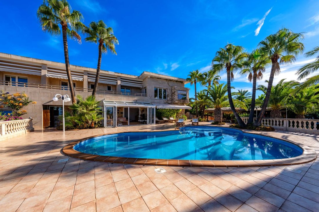 Villa in Cala Fornells, Calvia, Balearic Islands 1 - 18969477