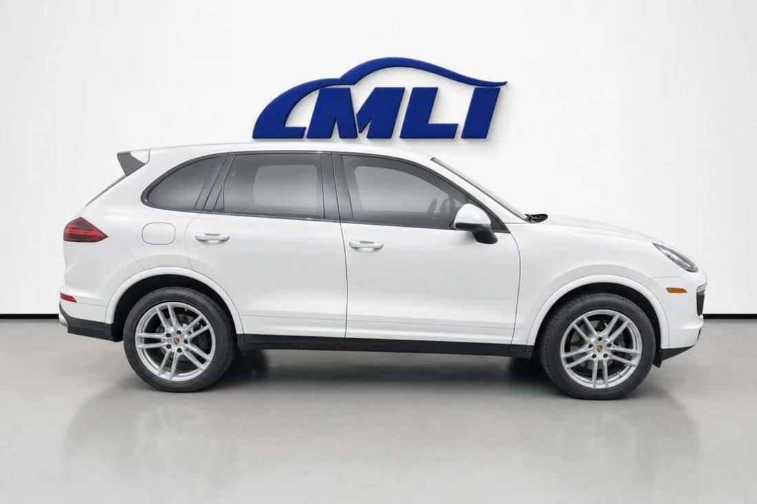 Suv in Irvine, CA, United States 4 - 18980612
