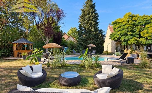 House in Mandres-les-Roses, Ile-de-France, France 1