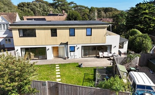 House in Milford on Sea, England 1