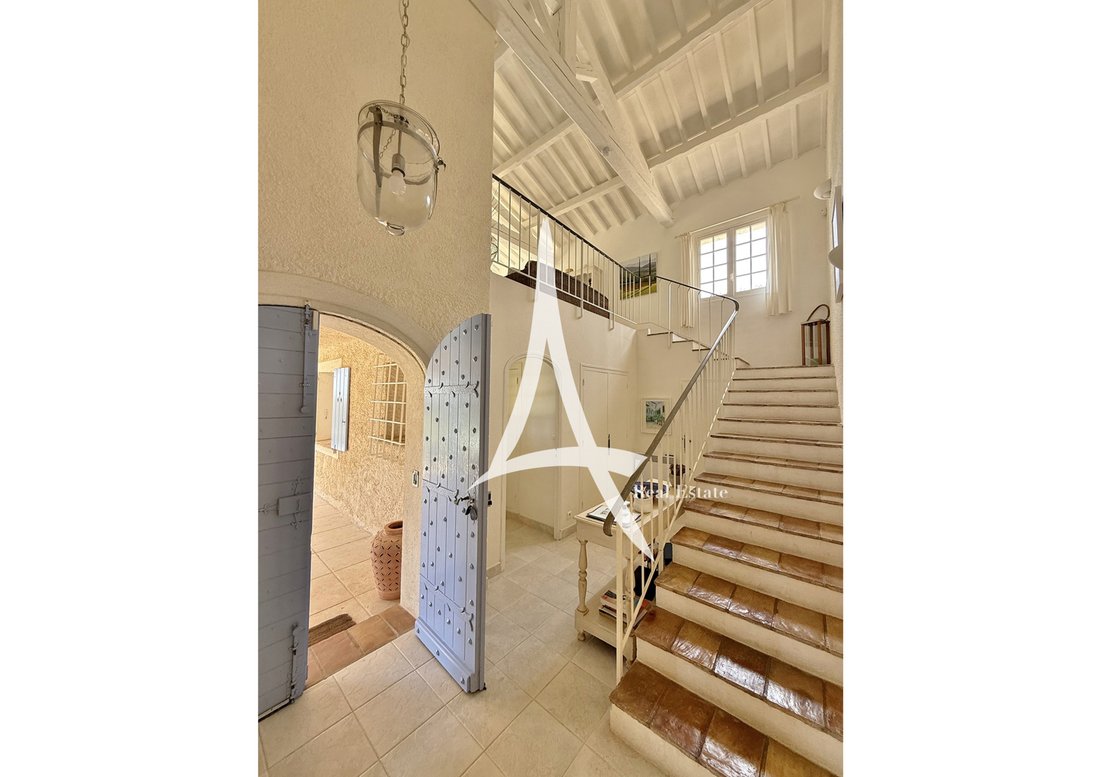 Villa in La Croix-Valmer, Provence-Alpes-Côte d'Azur, France 4 - 18970677