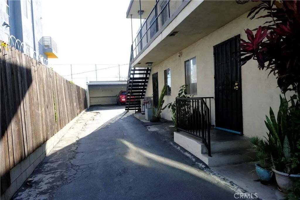 Los Angeles, California, United States 3 - 18979057