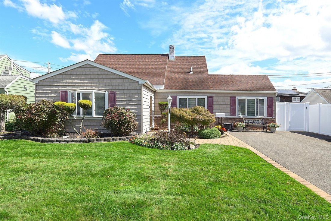House in Levittown, New York, United States 2 - 18967651