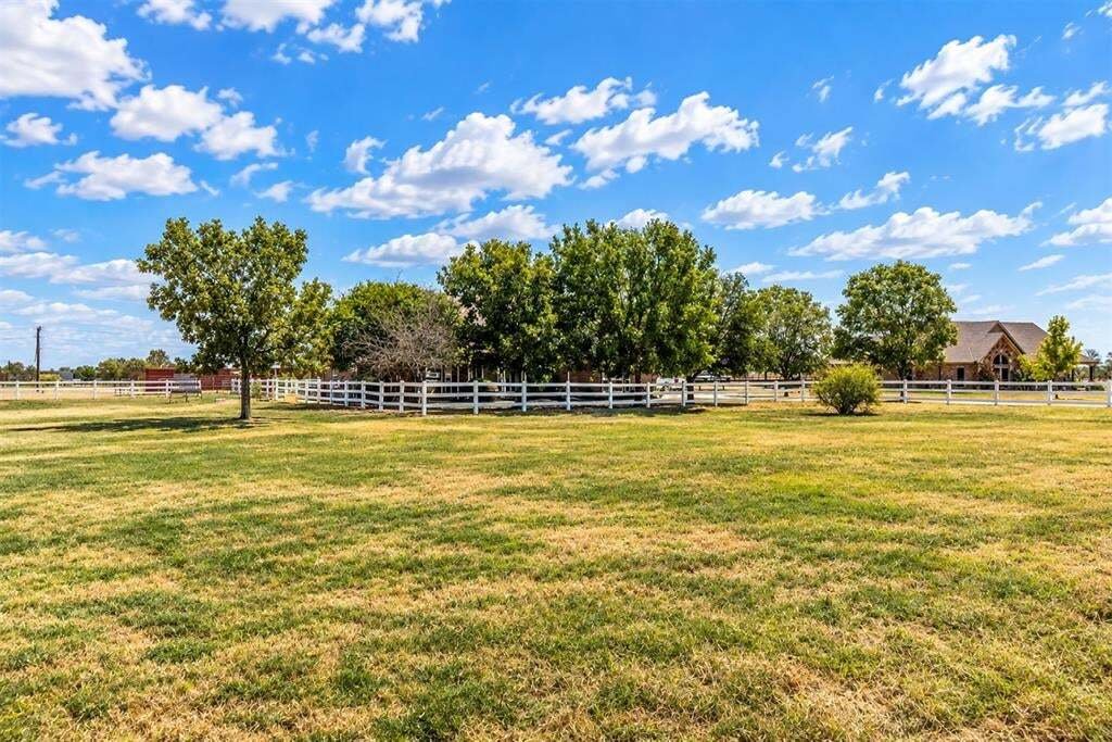 House in Ponder, Texas, United States 3 - 18980502