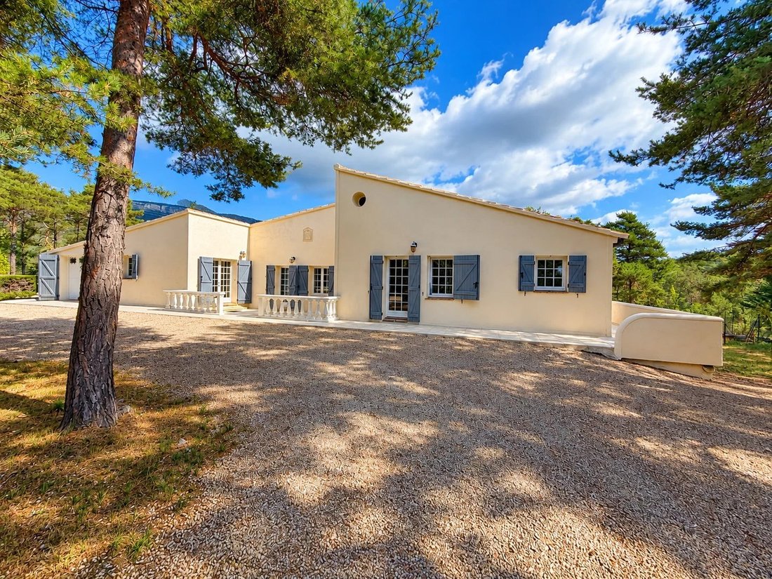 Estate in Bargème, Provence-Alpes-Côte d'Azur, France 1 - 18980711
