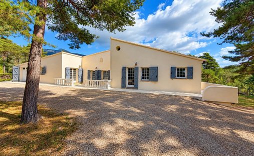 Estate in Bargème, Provence-Alpes-Côte d'Azur, France 1