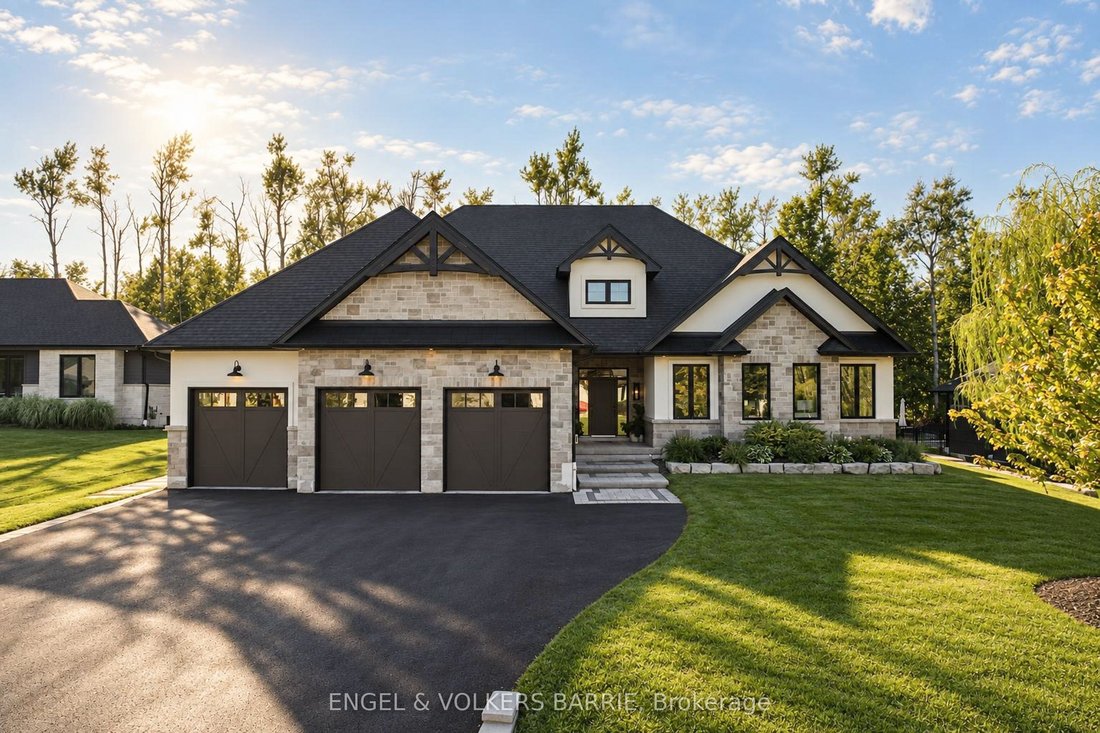 House in Springwater, Ontario, Canada 1 - 18978021