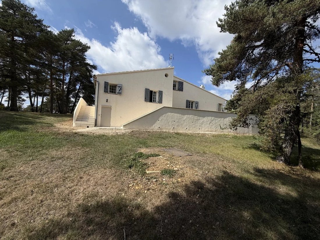 Estate in Bargème, Provence-Alpes-Côte d'Azur, France 2 - 18980711