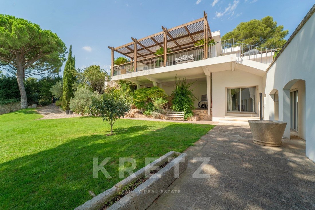 Villa in Jardins de la Fontaine, Nimes, France 1 - 18971983