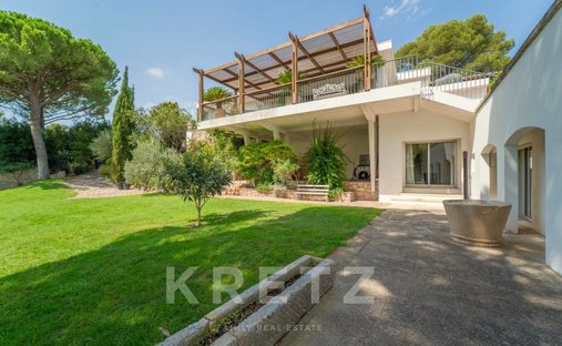 Villa in Jardins de la Fontaine, Nimes, France 1