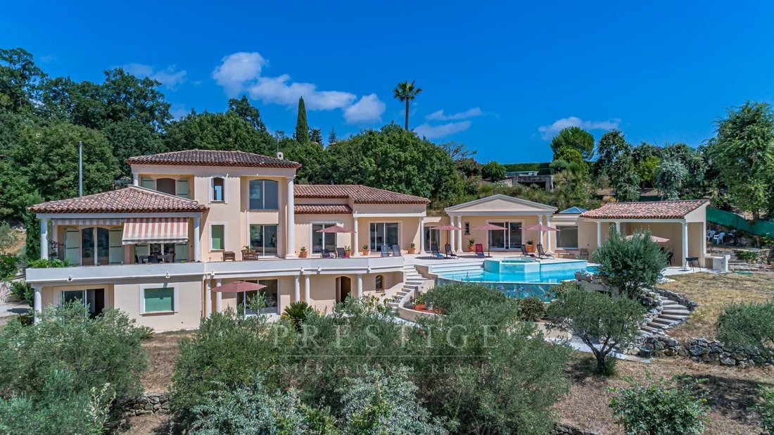 Villa in Châteauneuf-Grasse, Provence-Alpes-Côte d'Azur, France 2 - 18965032