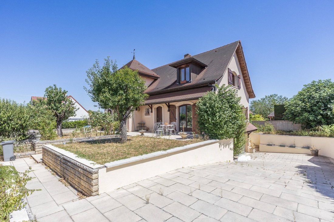 House in Daix, Bourgogne – Franche-Comté, France 1 - 18981431