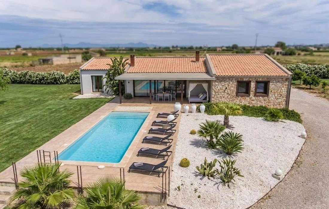 Villa in sa Pobla, Balearic Islands, Spain 1 - 18979296
