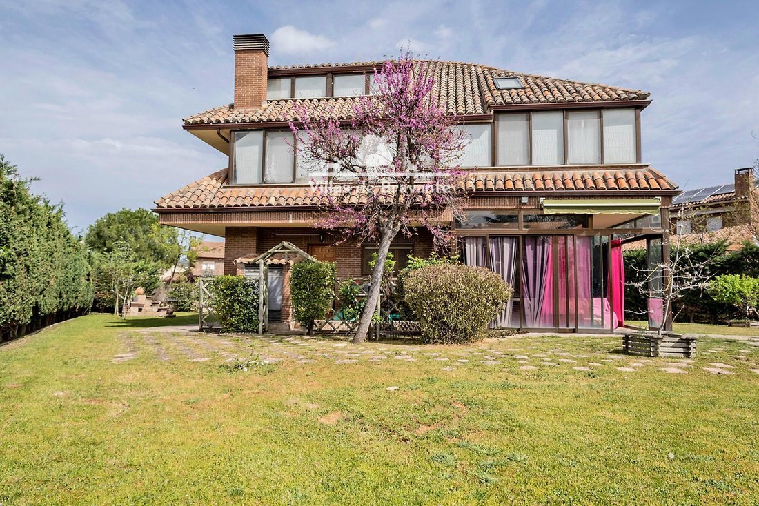 Chalet in Las Rozas de Madrid, Comunidad de Madrid, Spain 1 - 18357515