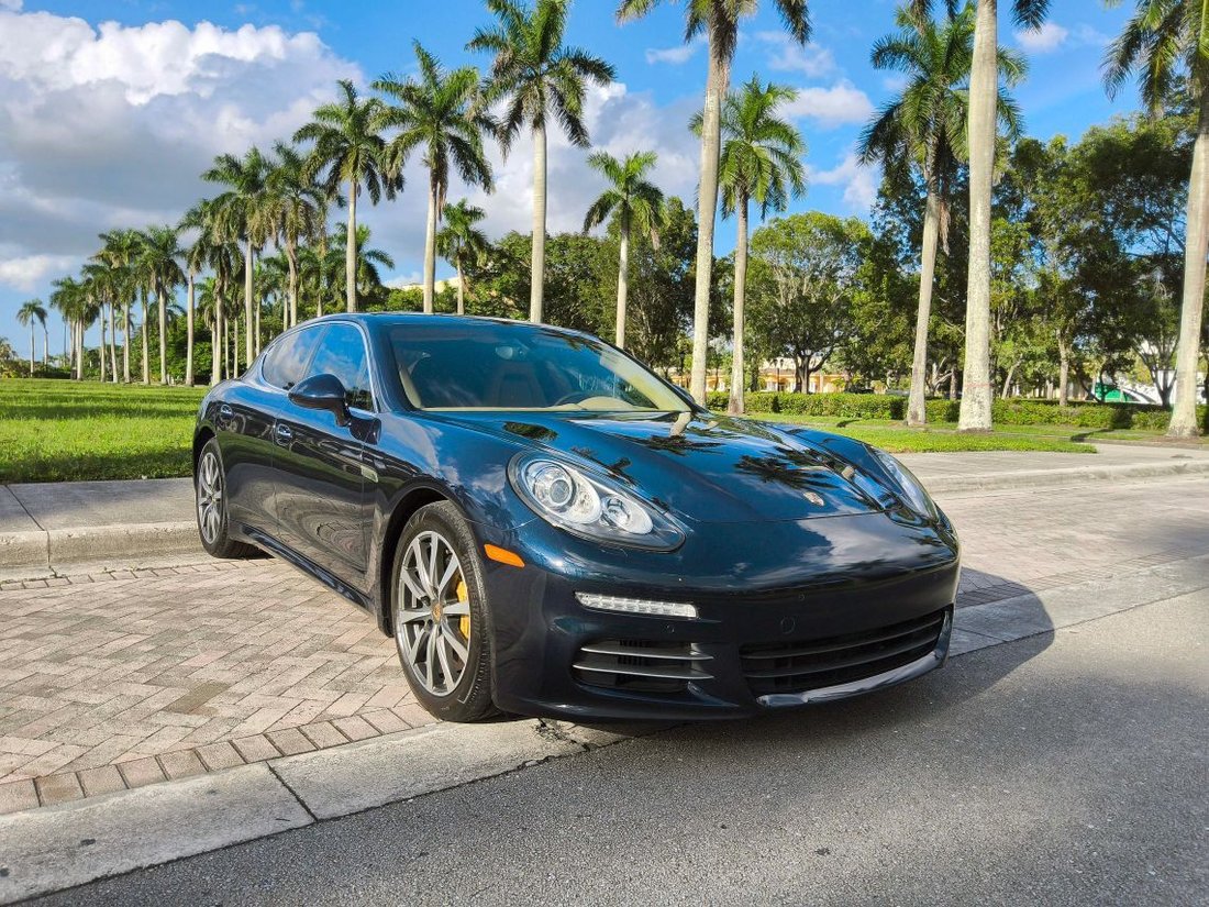 Sedan in Pompano Beach, FL, United States 1 - 18975197