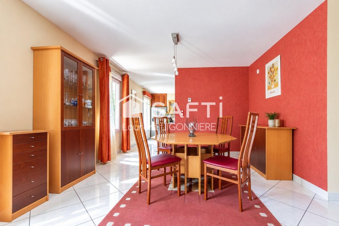 House in Mandres-les-Roses, Ile-de-France, France 4 - 18979877