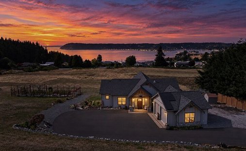 House in Clinton, Washington, United States 1