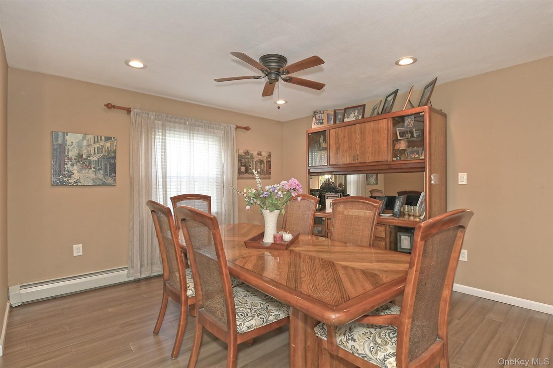 House in Levittown, New York, United States 4 - 18967651