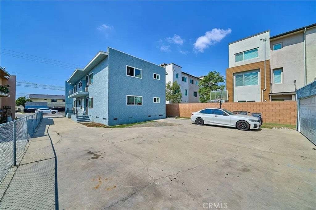Gardena, California, United States 4 - 18970563
