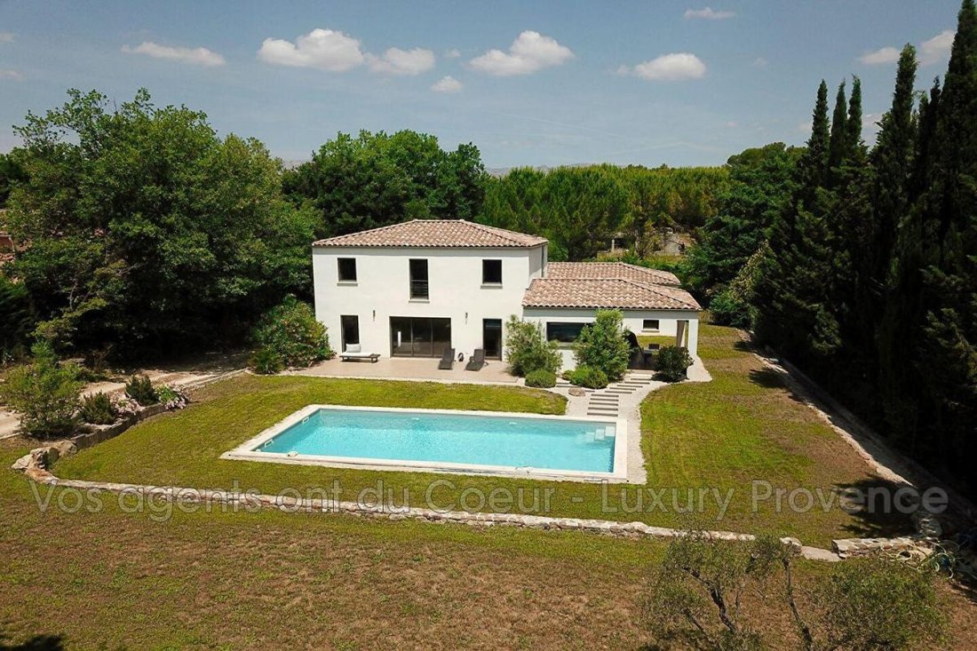 Villa in Rousset, Provence-Alpes-Côte d'Azur, France 1 - 18976757
