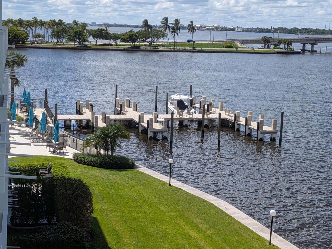 Co Op in Palm Beach, Florida, United States 2 - 18970064
