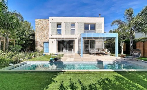 Villa in Antibes, Provence-Alpes-Côte d'Azur, France 1