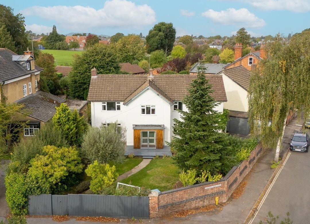 House in Gloucestershire, England 2 - 18973649