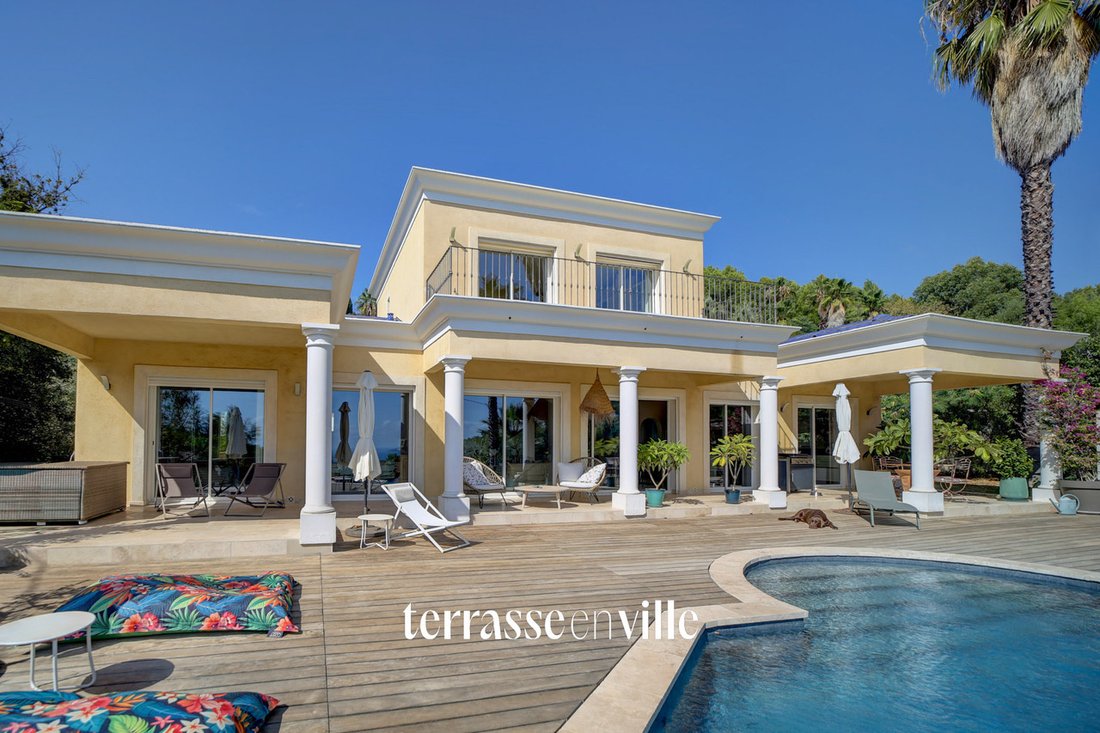 Villa in Bandol, Provence-Alpes-Côte d'Azur, France 1 - 18970692