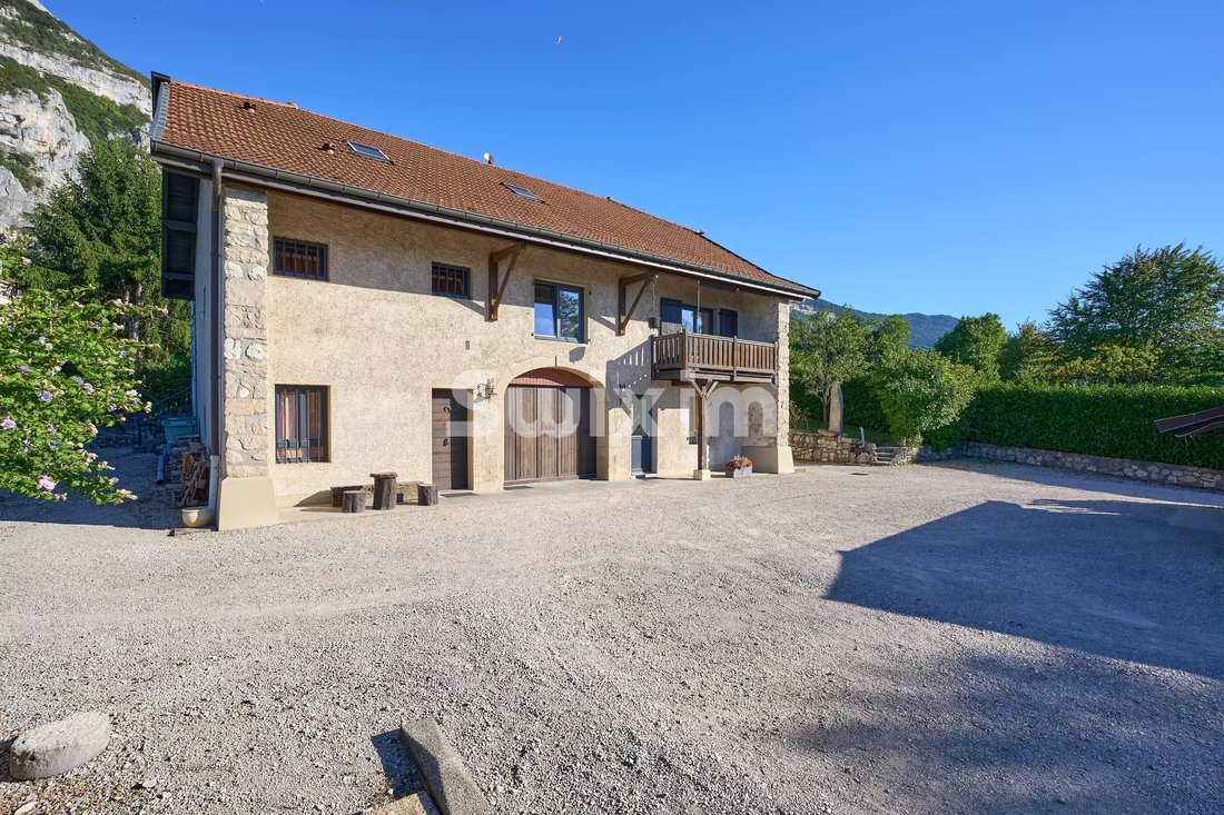 Estate in Collonges-sous-Salève, Auvergne-Rhône-Alpes, France 3 - 18976471