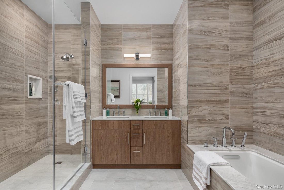 Condo in Glen Cove, New York, United States 4 - 18970816