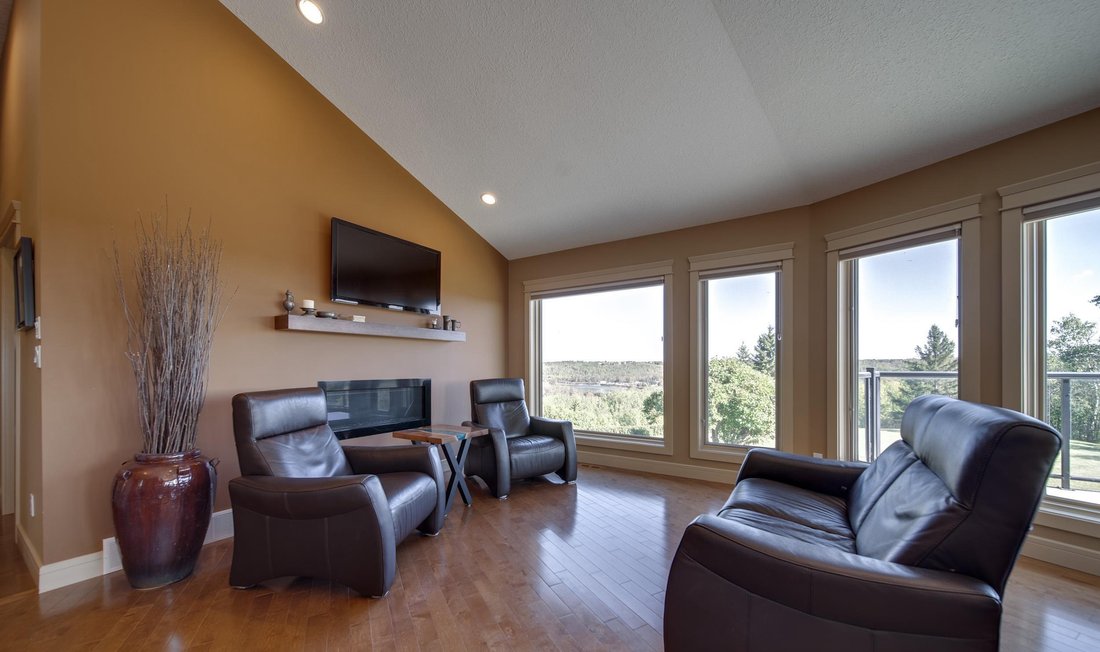 House in Edmonton, Alberta, Canada 5 - 18972682