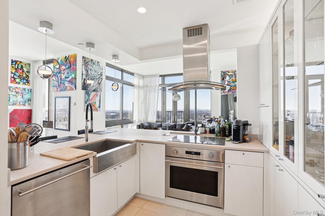 Condo in New Rochelle, New York, United States 2 - 17998892