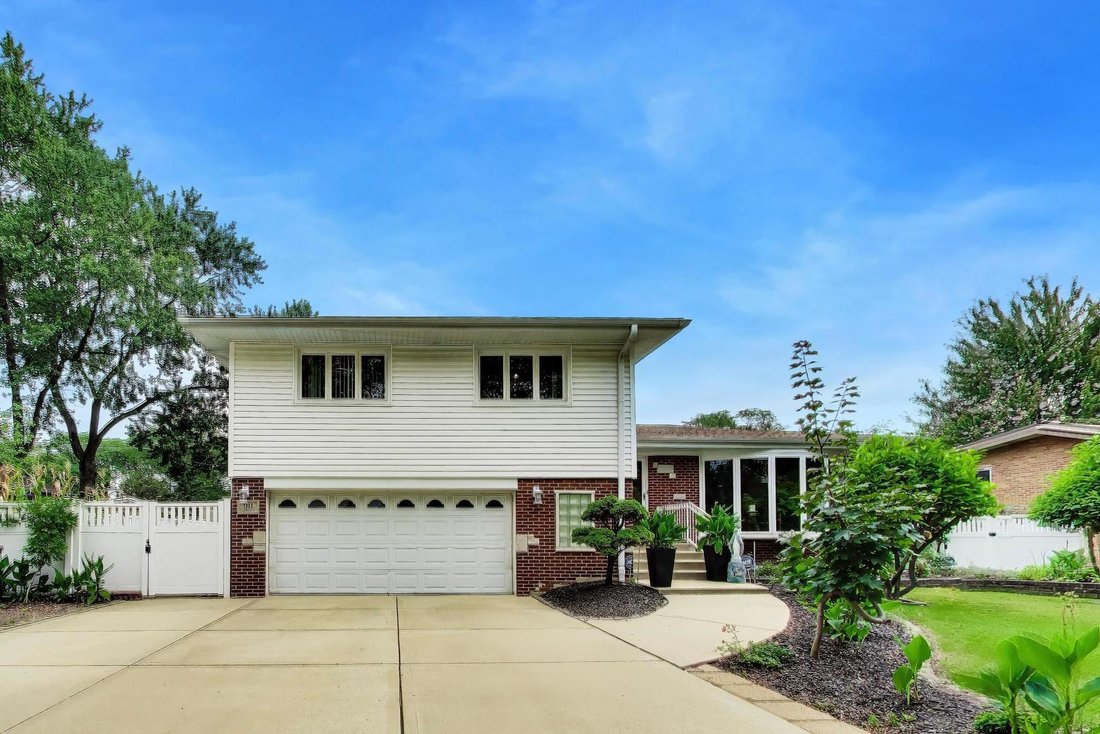 House in Mount Prospect, Illinois, United States 1 - 18975019