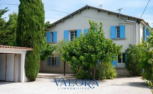 Estate in Saint-Rémy-de-Provence, Provence-Alpes-Côte d'Azur, France 1