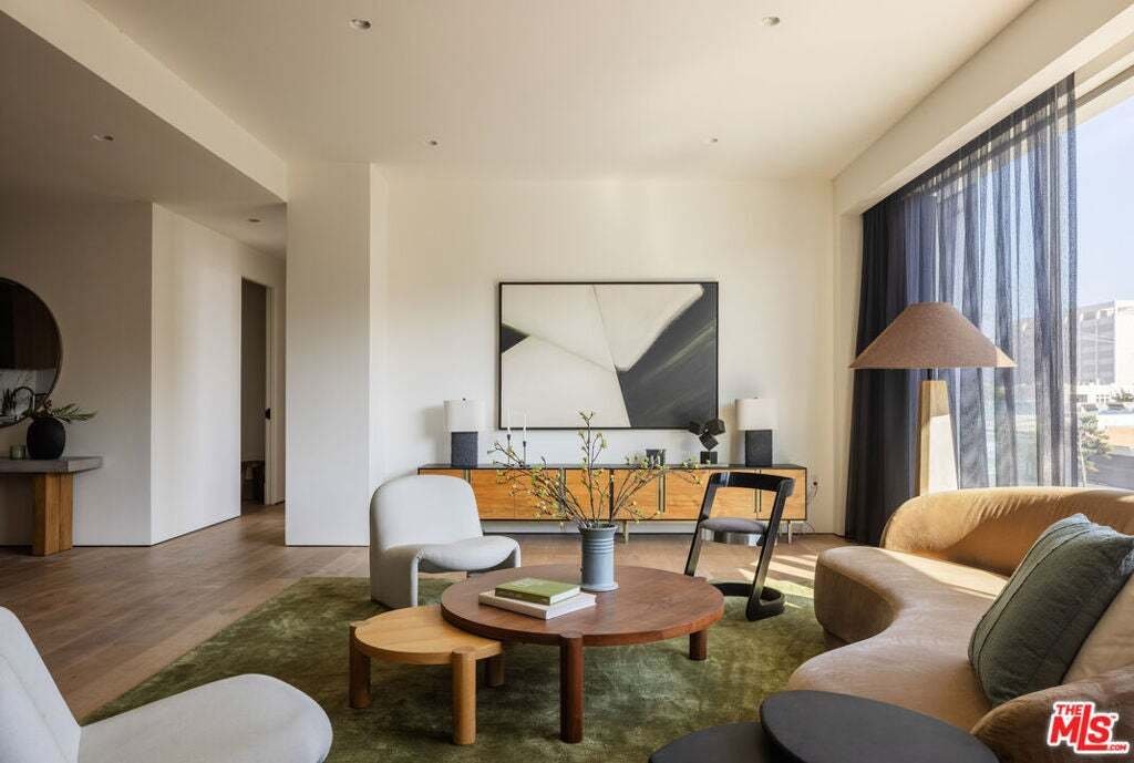 Condo in Los Angeles, California, United States 5 - 18977389