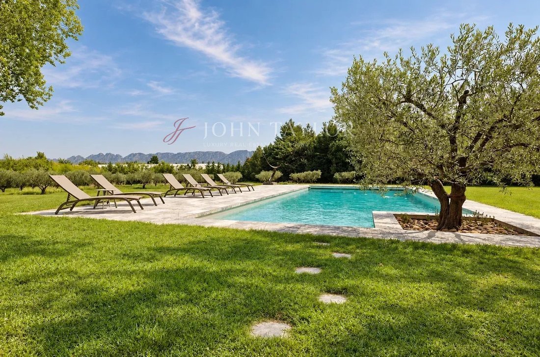 Country House in Saint-Rémy-de-Provence, Provence-Alpes-Côte d'Azur, France 3 - 18966057