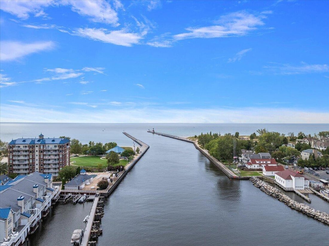 Condo in St. Joseph, Michigan, United States 2 - 18975004