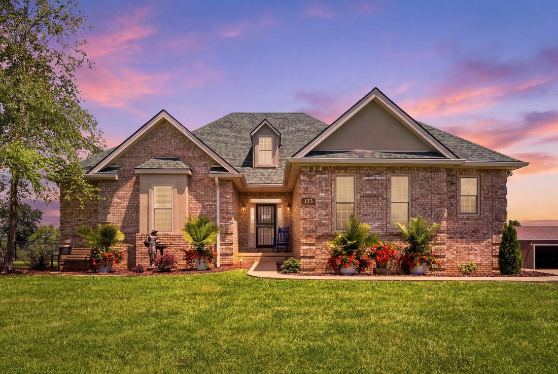 House in Hodgenville, Kentucky, United States 1 - 18969667