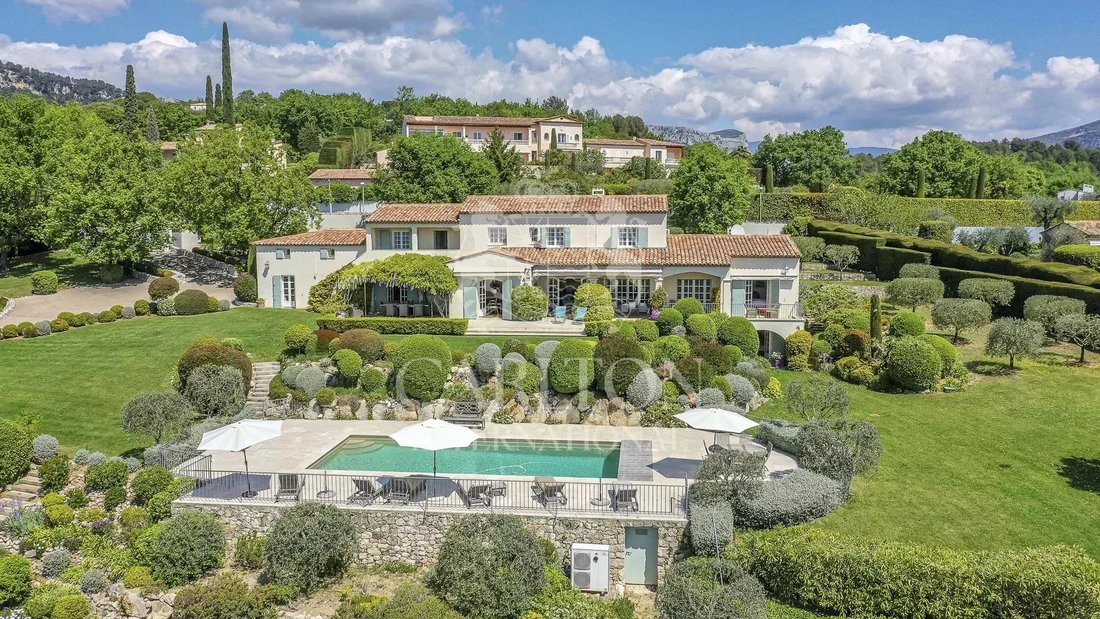 Finca en Châteauneuf-Grasse, Provenza-Alpes-Costa Azul, Francia 1 - 18821727