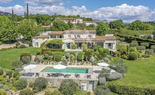 Estate in Châteauneuf-Grasse, Provence-Alpes-Côte d'Azur, France 1