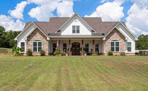 House in Chelsea, Alabama, United States 1