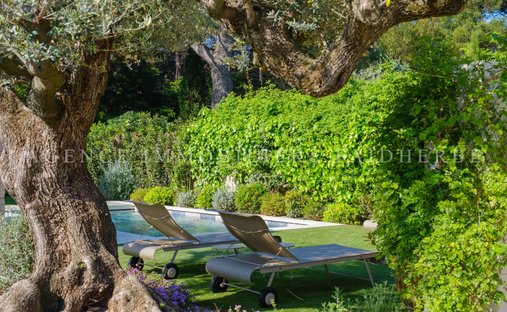 House in Zone Est Diffuse, Saint-Tropez, France 1