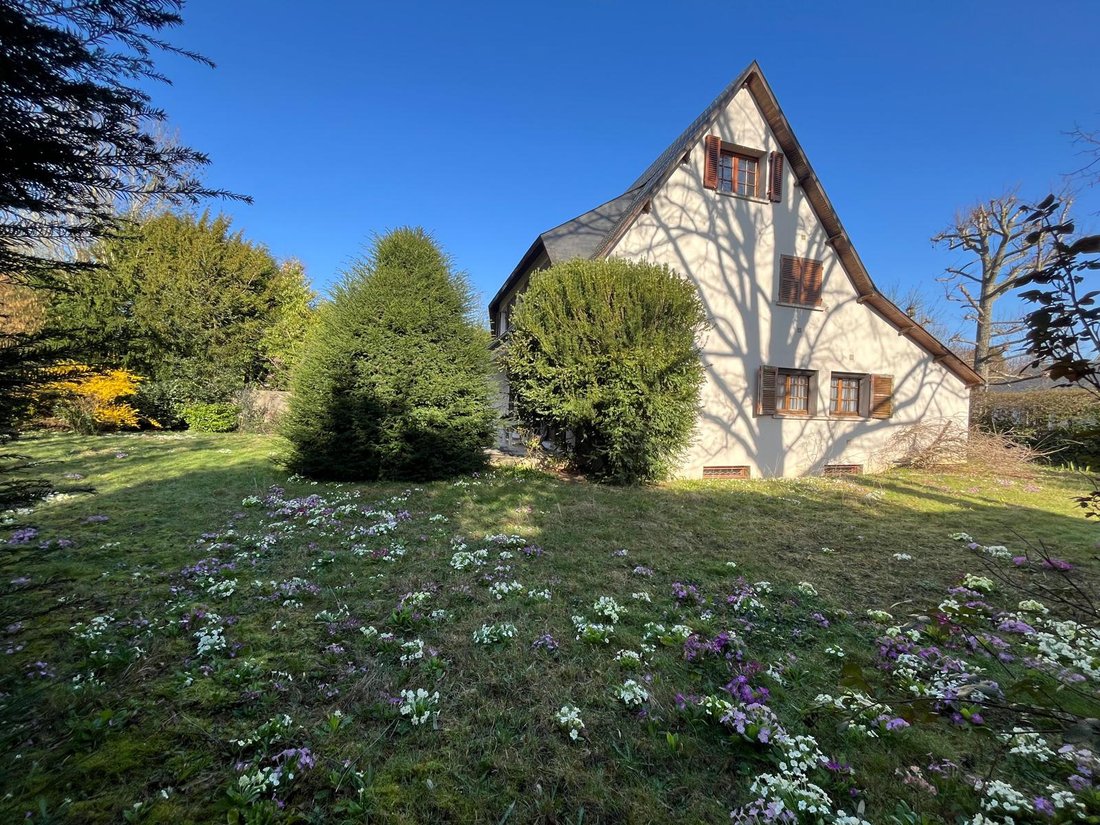 House in Côte Saint Louis, Garches, France 5 - 18970513