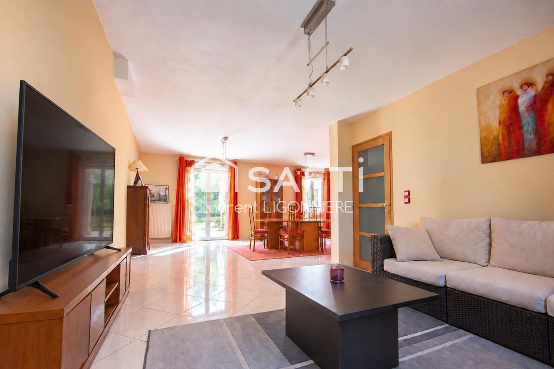 House in Mandres-les-Roses, Ile-de-France, France 3 - 18979877