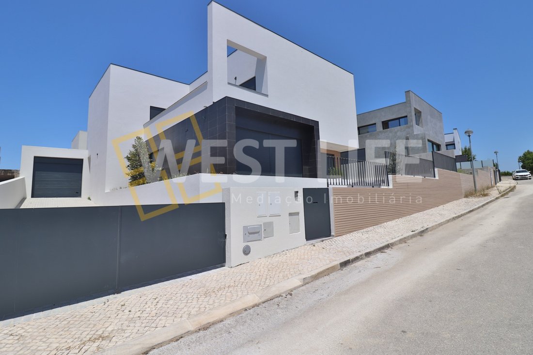 House in Ponte do Rol, Lisbon, Portugal 4 - 18976596