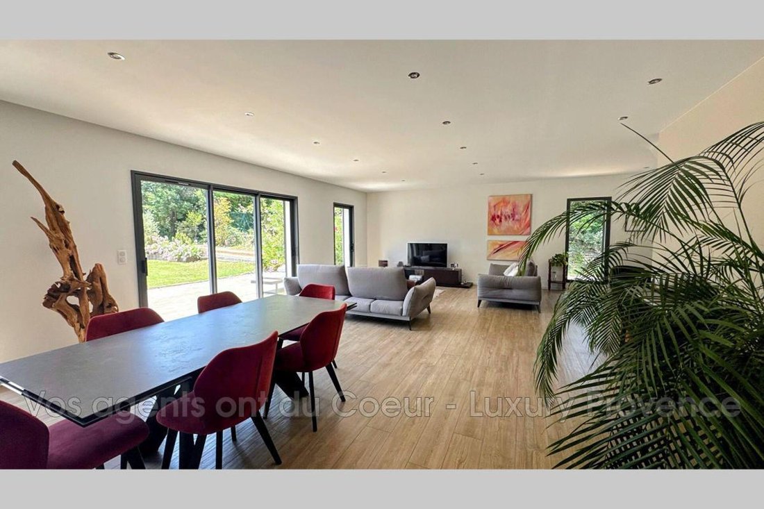 Villa in Rousset, Provence-Alpes-Côte d'Azur, France 3 - 18976757